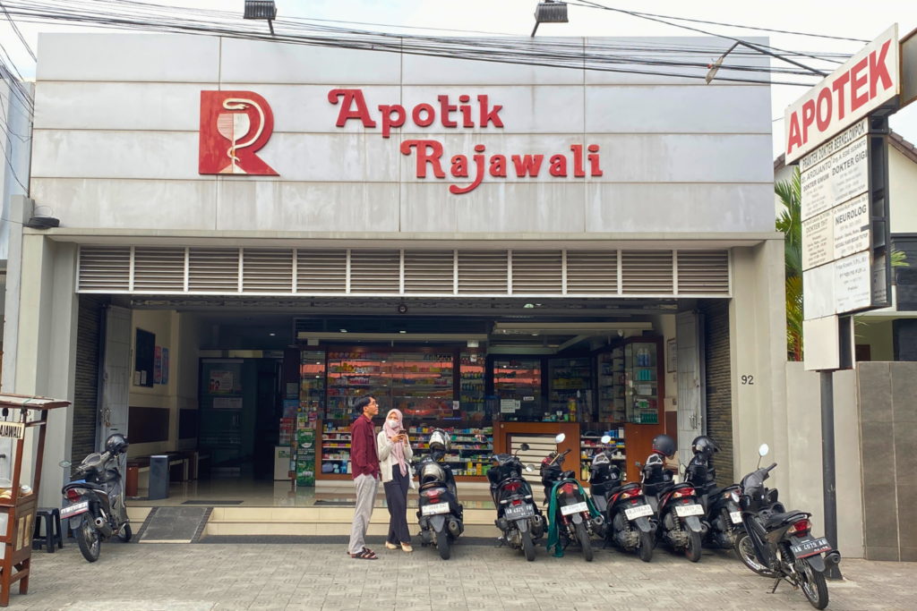 Depan Apotek Rajawali 2 1024x683